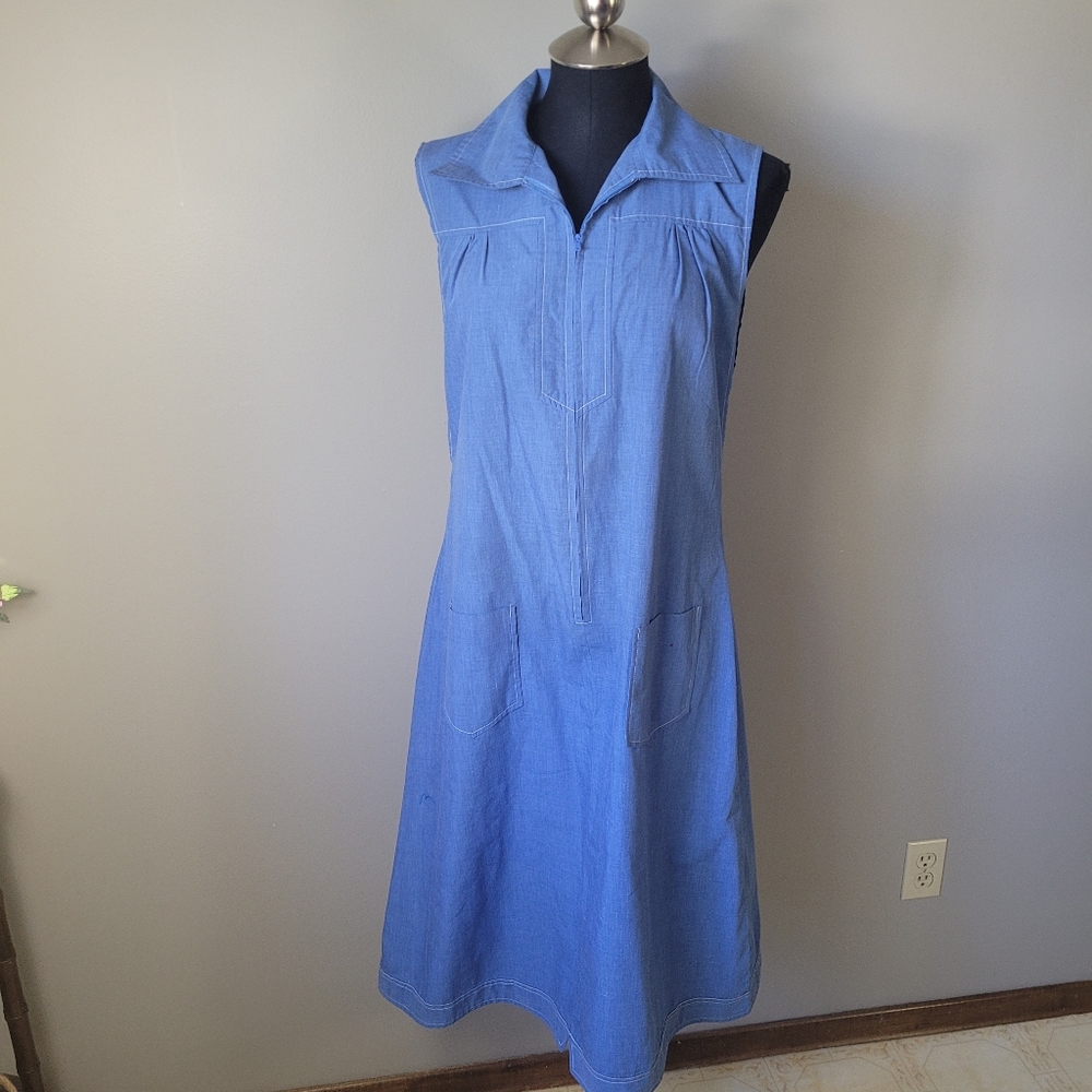 1970s chambray blue house dress vintage zip front shift dress